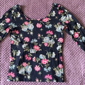 Flower crop top with sleeves